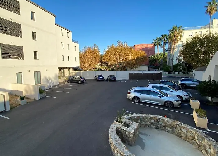 L'isula Marina LʼÎle-Rousse